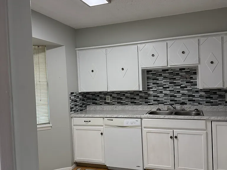 3409 Thurman St #B — Photo 6