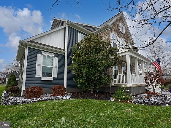 2nd image of 1118 Edgemoor Ct