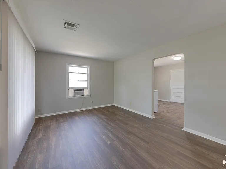 1848 N Green St — Photo 2