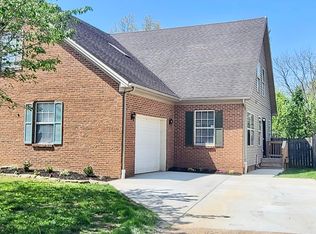 220 Tan Bark Dr, Georgetown, KY 40324