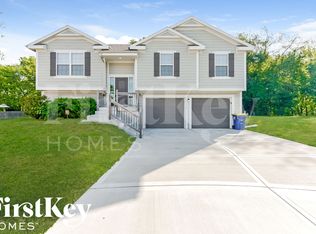 11115 Highview Rd, Peculiar, MO 64078