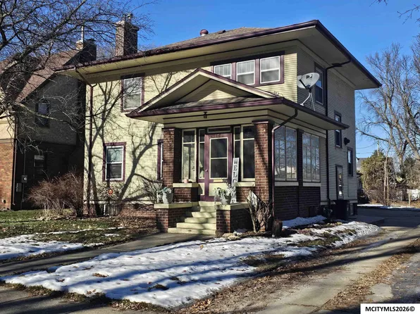 106 10th St NW, Mason City, IA 50401