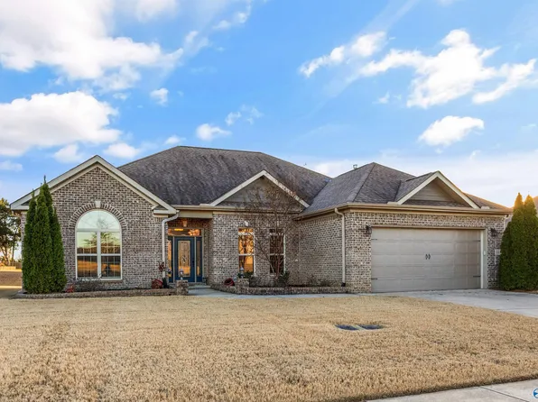 111 Canyon Dr, Madison, AL 35756