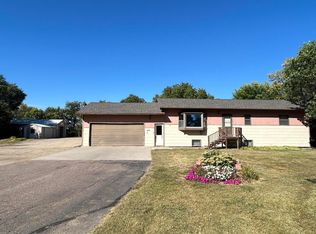712 E 3rd St, Plankinton, SD 57368