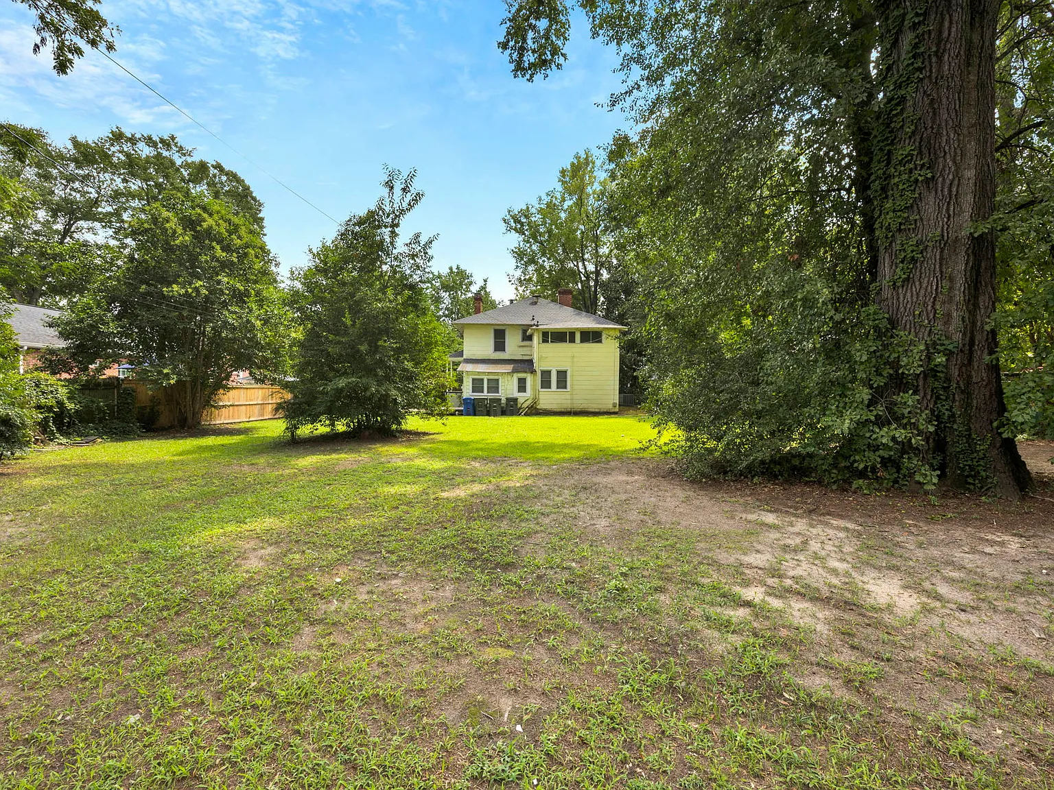 5 bed, 2292 sqft, $5,250 — Photo 4