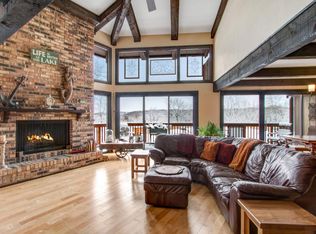 960 Alpine Dr, Fontana, WI 53125