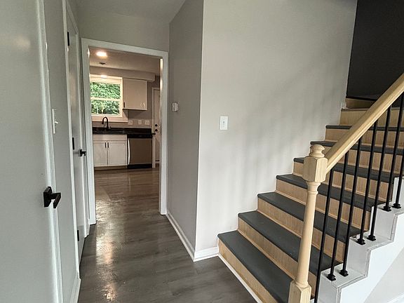 3rd image of 816 Golfview Pl #A