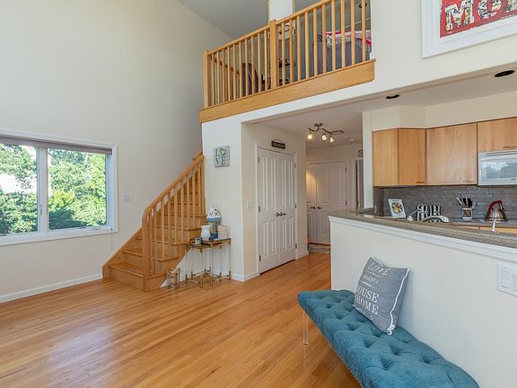 4th image of 47 Sunset Ave