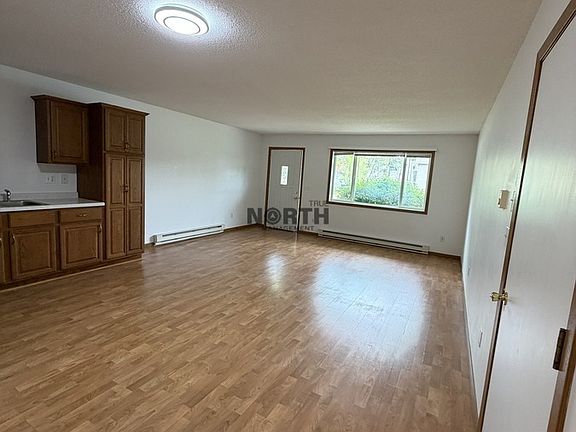 4th image of 320 Irving St