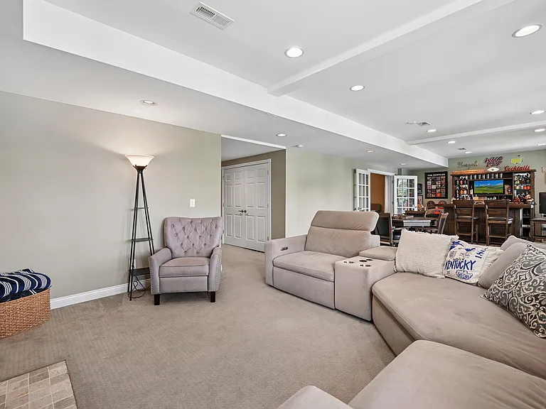 135 Harbour Pointe Dr — Photo 25