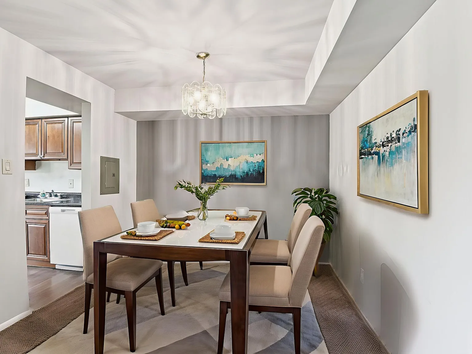 Crestleigh Apartments — Photo 3