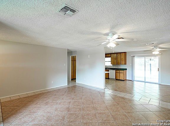 5th image of 1136 Fox Run Cir