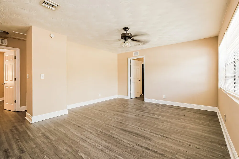 4 bed, 2.0 bath, 1123 sqft, $2,910 — Photo 4