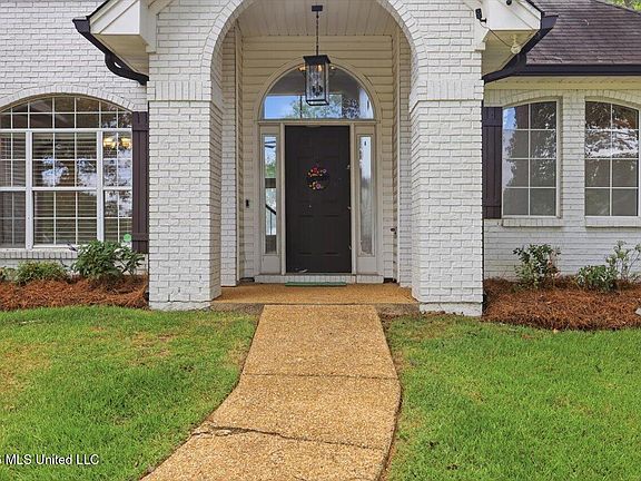 4th image of 346 Woodlands Dr