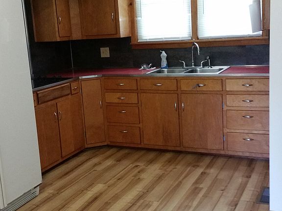 3rd image of 8902 Thompson Ln