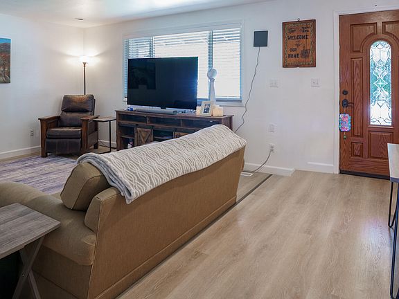 5th image of 609 E Archwood Dr