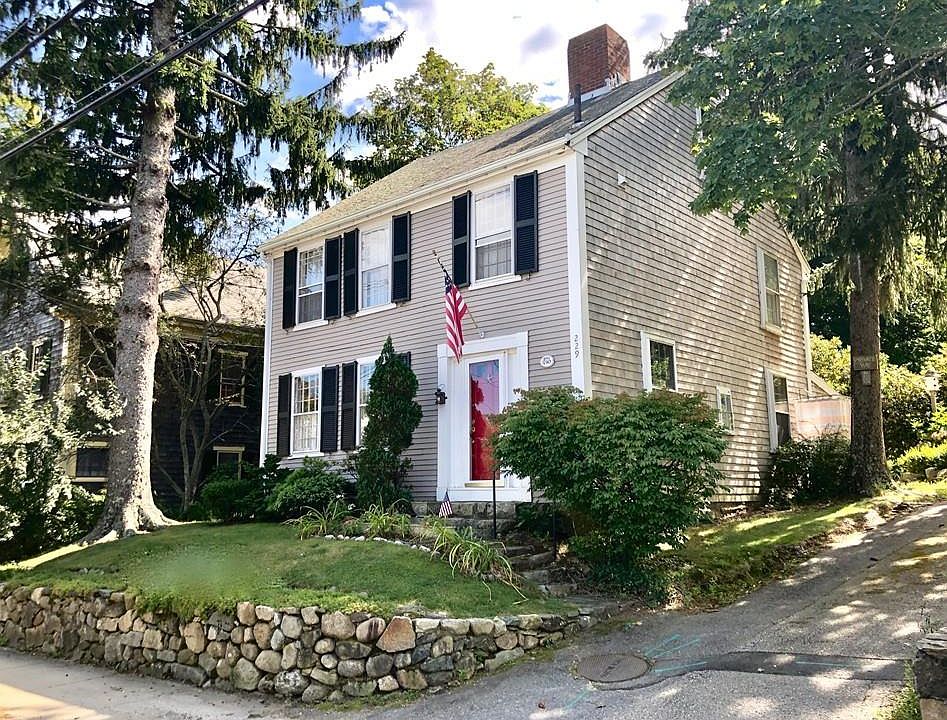 1st image of 229 Sandwich St