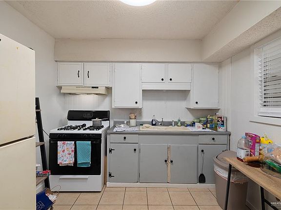 4th image of 705 N P St