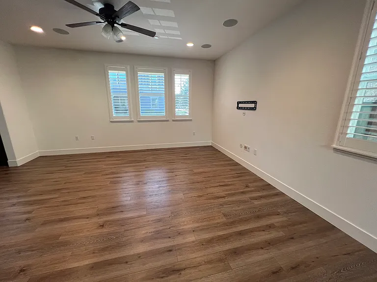 843 Barney Cmn — Photo 18