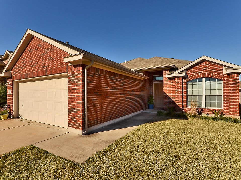 1st image of 117 Aguilar Dr
