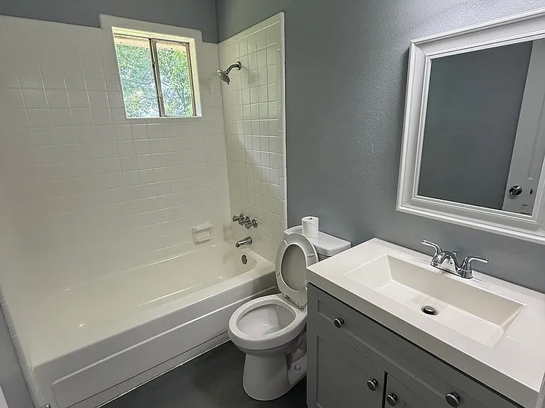 210 E Parkway Dr #A-D — Photo 7