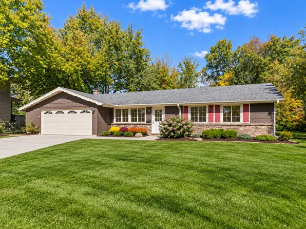 608 Andrew Ct, Schaumburg, IL 60193