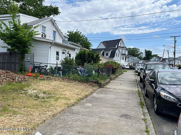 4th image of 161 Center Avenue