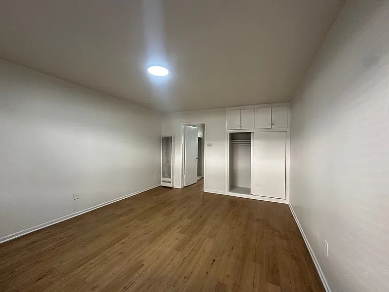 2666 Ellendale Pl — Photo 7