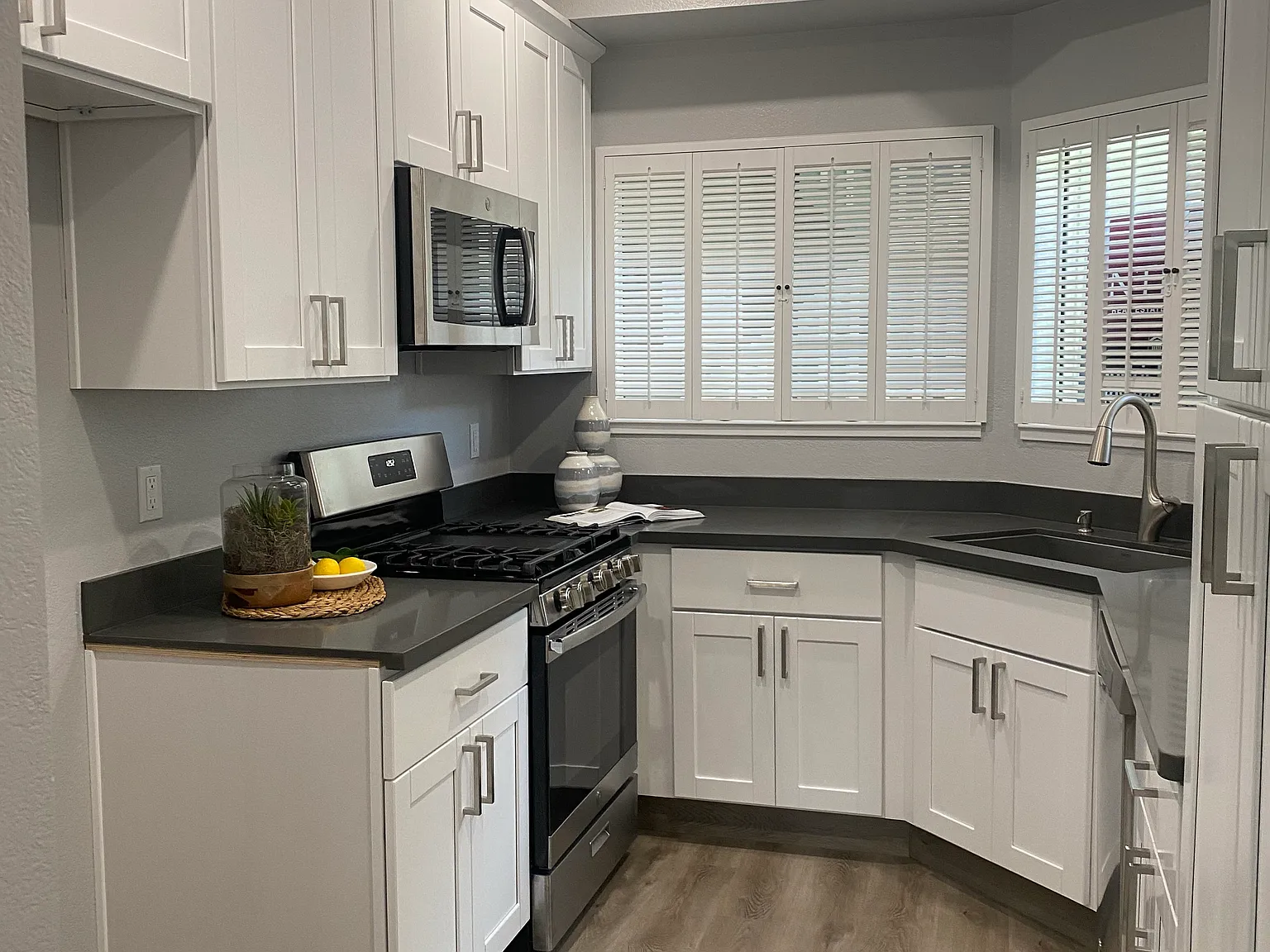 2 bed, 1123 sqft, $3,500 — Photo 3