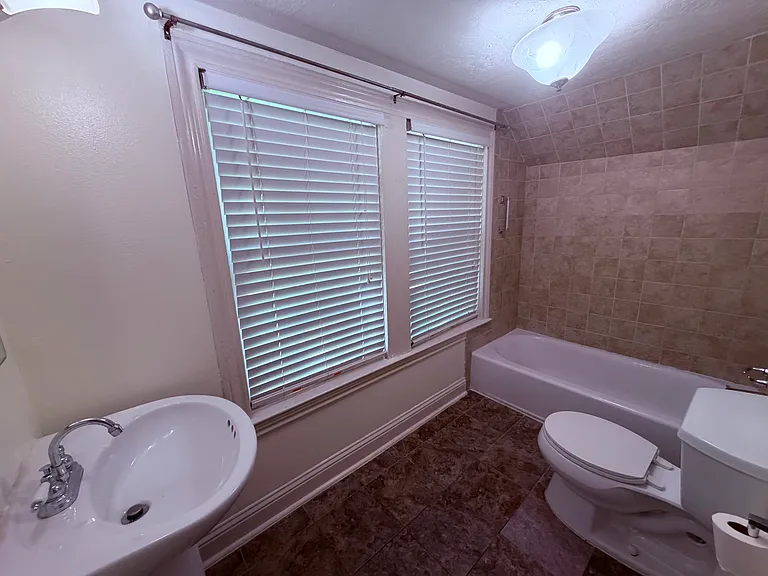 212 W Hunnicutt St #1 — Photo 12