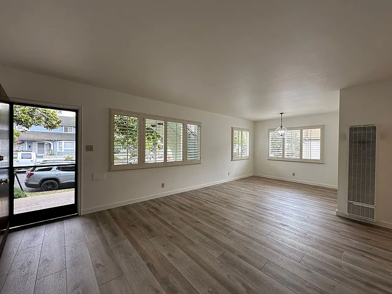 122 W Arrellaga St — Photo 3
