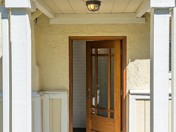 3rd image of 807 Vista Dr