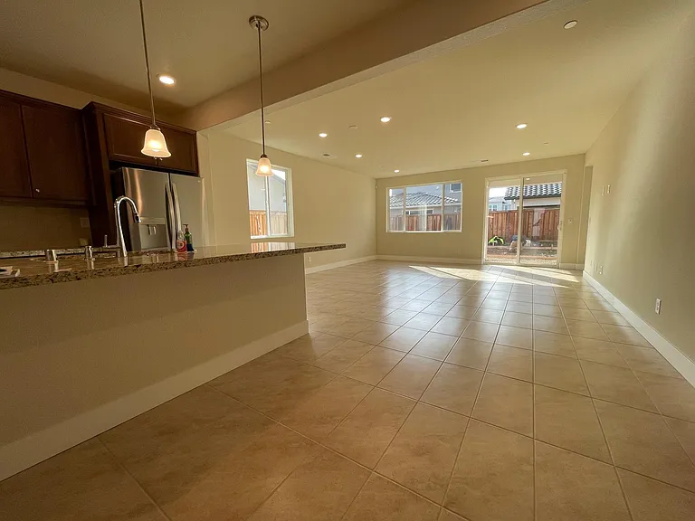 2292 Mozart Ave — Photo 3