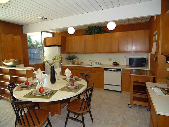 4th image of 838 Dartshire Way