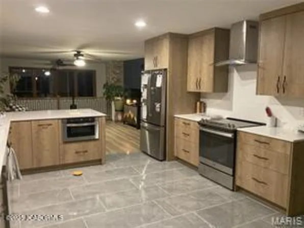 4124 Tara Lake Dr, Fulton, MO 65251
