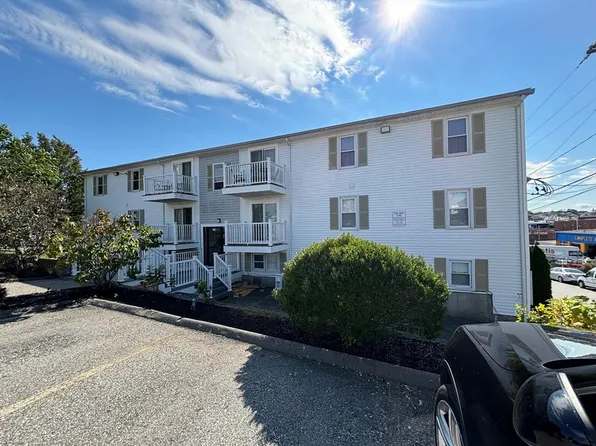 433 Bank St APT 4, Fall River, MA 02720