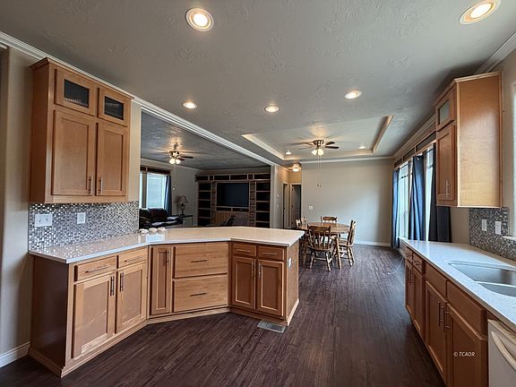 4th image of 241 Madrone Ave
