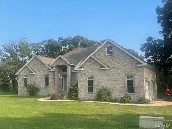 84 Beacon Hill Ln, Litchfield, IL 62056