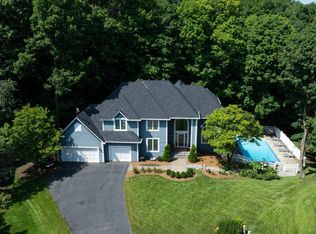 6310 Stag Horn Ln, Chanhassen, MN 55317