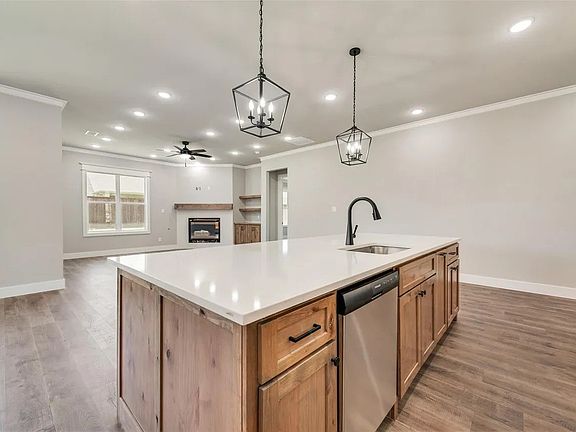 5th image of 1327 Selby Rd