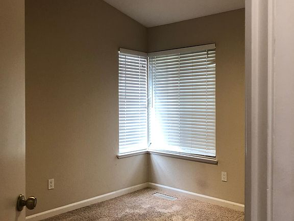 3rd image of 921 Maria Dr