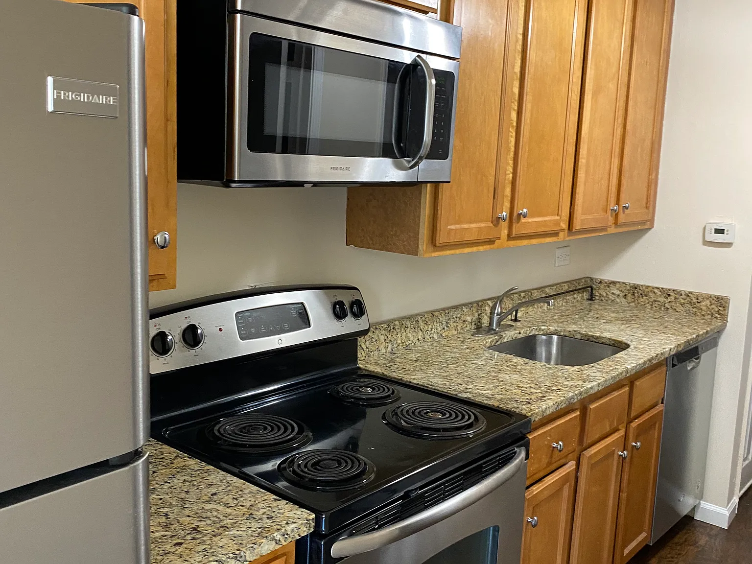 2 bed, 650 sqft, $1,500 — Photo 3