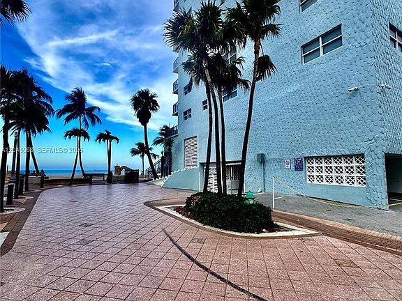 3rd image of 400 N Surf Rd APT Rgb