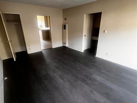 2nd image of 3007 W 5th St APT 6