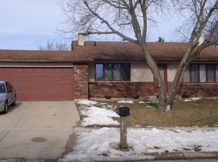 68 Lockman Cir, Elgin, IL 60123