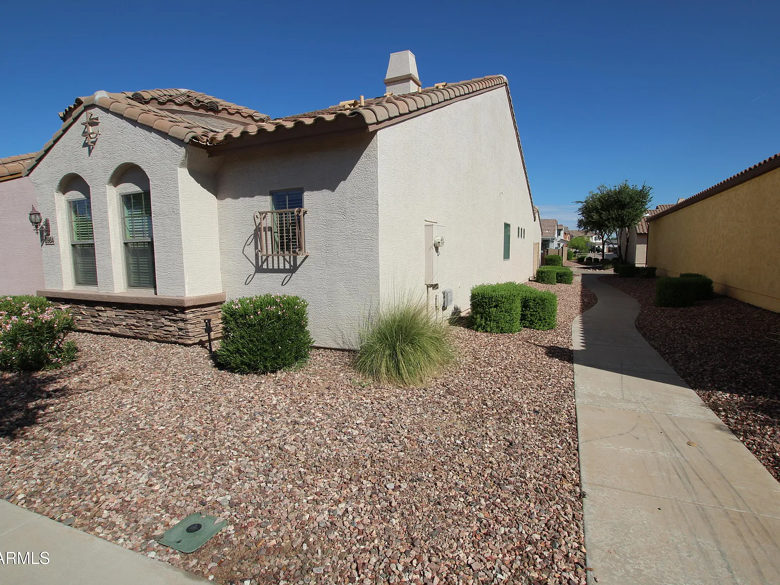 3 bed, 3.0 bath, 1392 sqft, $2,499 — Photo 2
