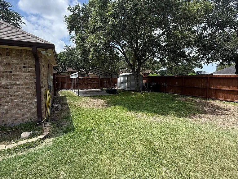7649 Dallas St — Photo 21