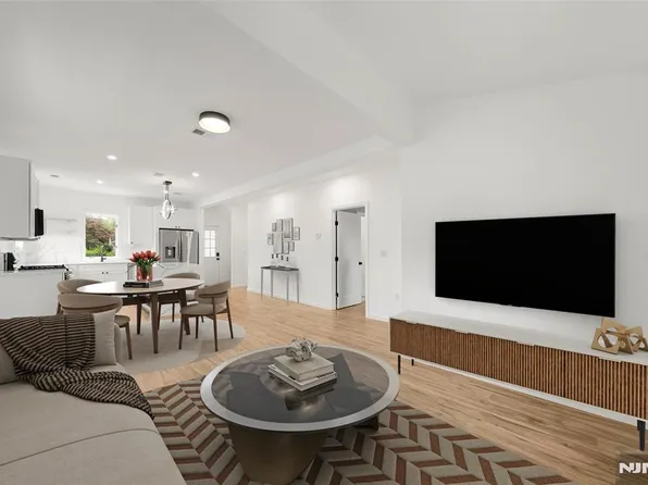 174 Pleasant Ave, Bergenfield, NJ 07621