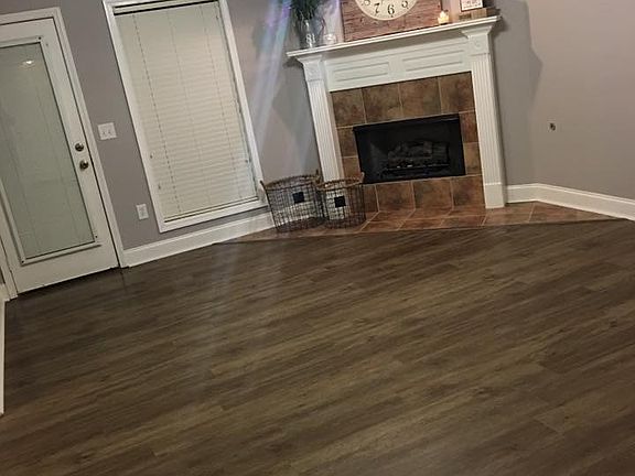 3rd image of 410 White Oak Cv