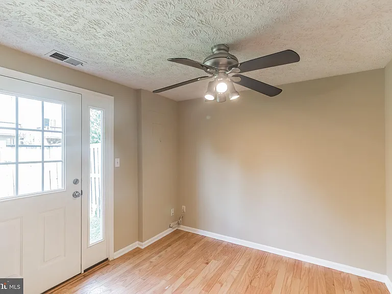 6302 Betsy Ross Ct — Photo 14